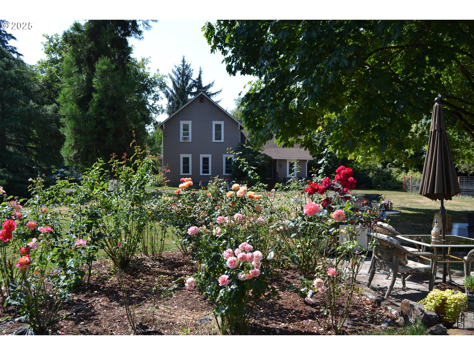 2453 Highway 20 Albany, OR 97321 - Photo 33 of 47 a front view of a house with a yard