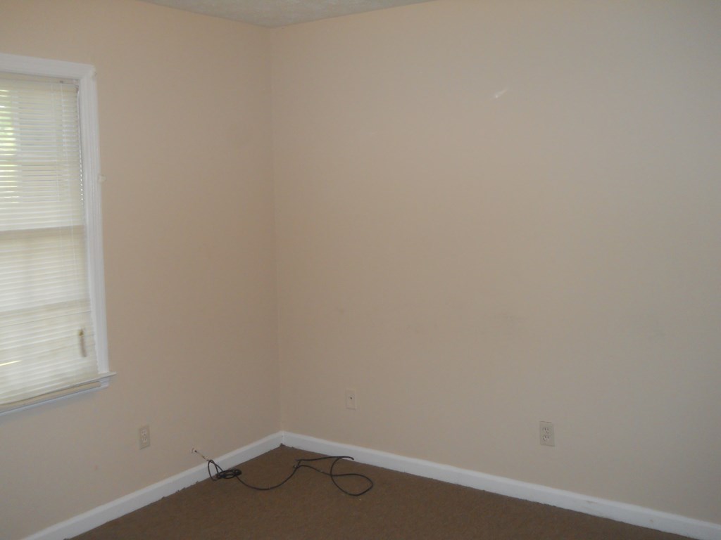 288 Leary Avenue, Unit A Columbus, GA 31907 - Photo 3 of 5 a small space with a window