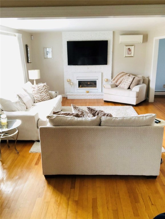 125 West Blue Ridge Road Cranston, RI 02920 - Photo 2 of 26 Gallery Image 2