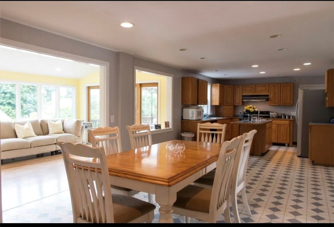125 West Blue Ridge Road Cranston, RI 02920 - Photo 3 of 26 Gallery Image 3