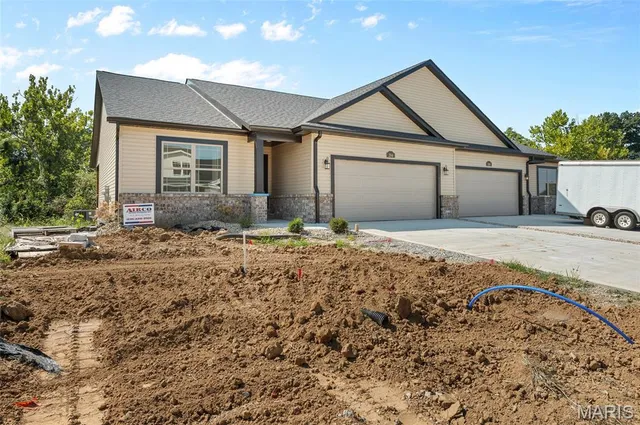 $387,500 | 204 Wrigley Field Drive, Unit 204, Bethalto, IL 62010