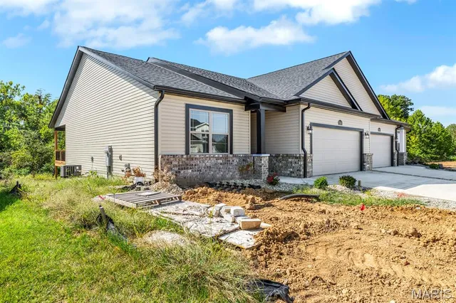 $387,500 | 204 Wrigley Field Drive, Unit 204, Bethalto, IL 62010