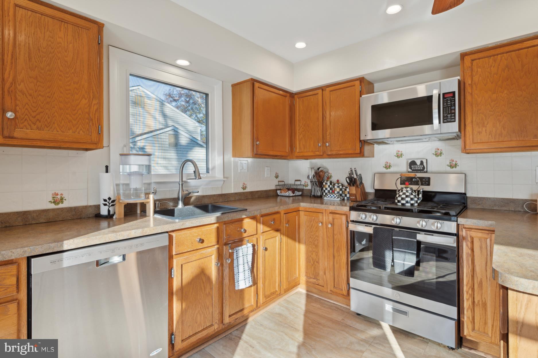 233 Bridge Road Upper Chichester, PA 19061 - Photo 7 of 24