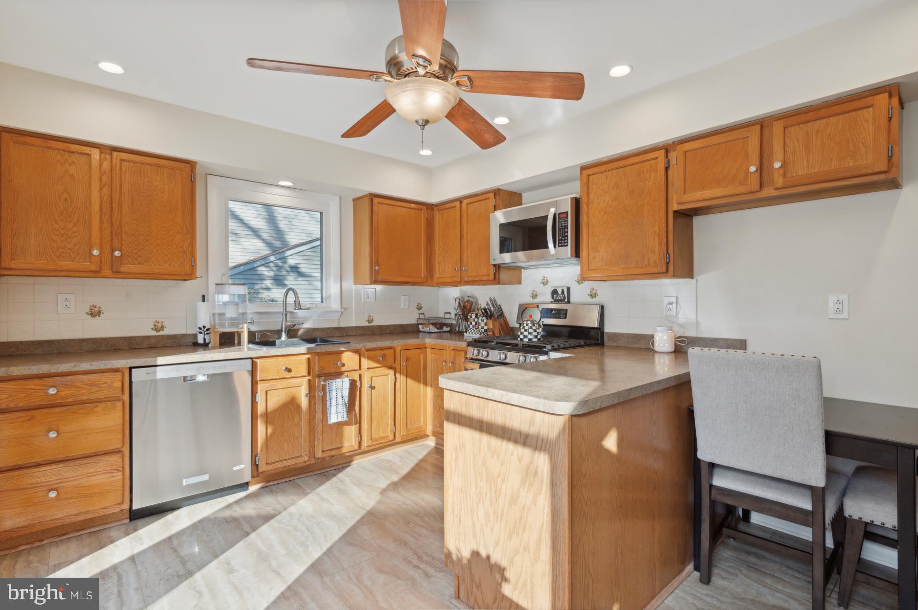 233 Bridge Road Upper Chichester, PA 19061 - Photo 8 of 24