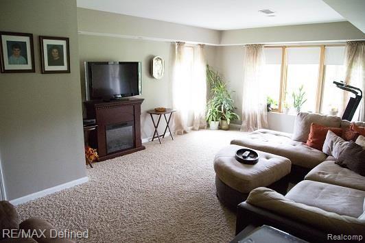 10368 Jossman Road Goodrich, MI 48438 - Photo 37 of 37 10368 Jossman in law fam room (2).jpg