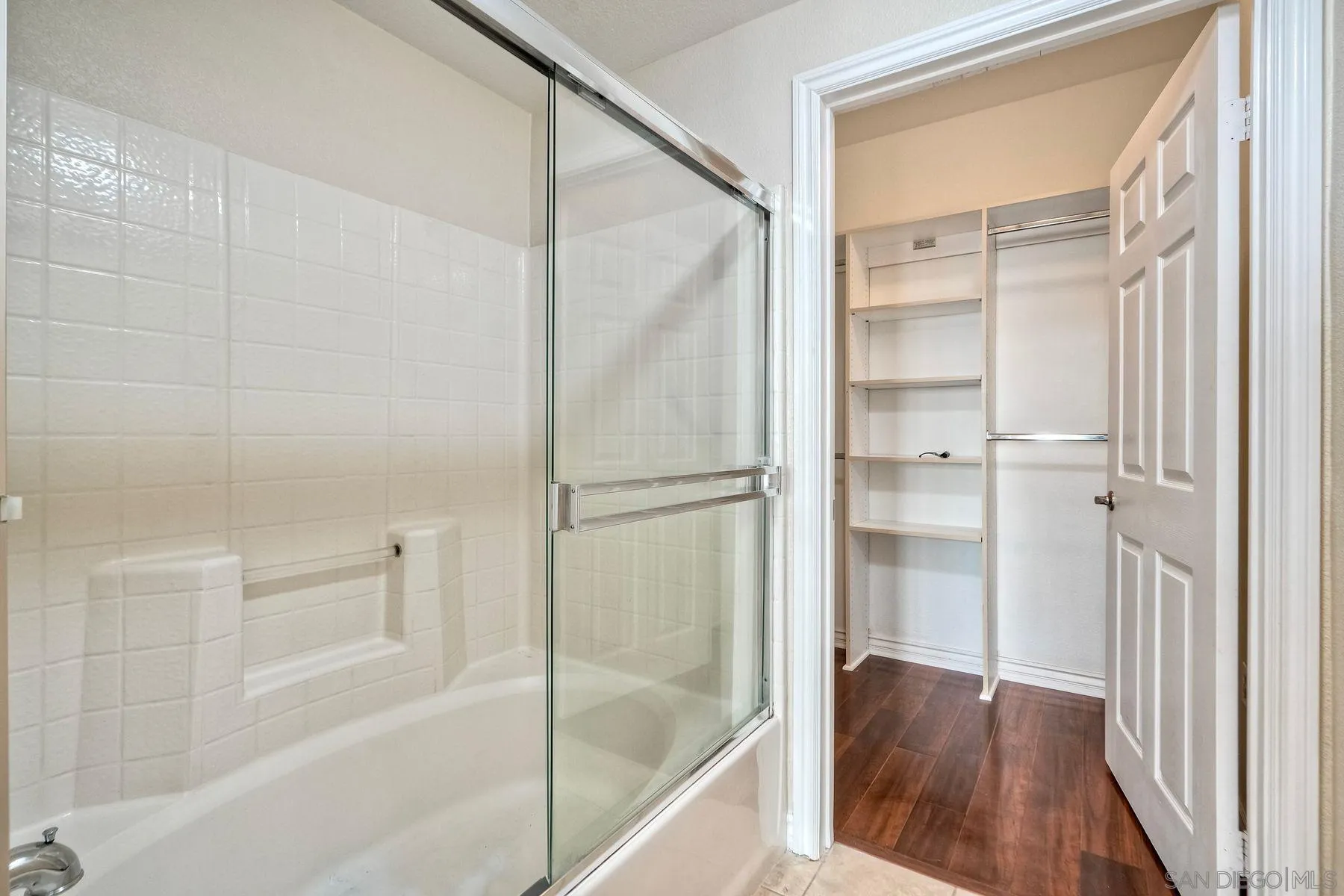 9253 Regents Road, Unit A110 La Jolla, CA 92037 - Photo 22 of 36 Primary Bath/Spa