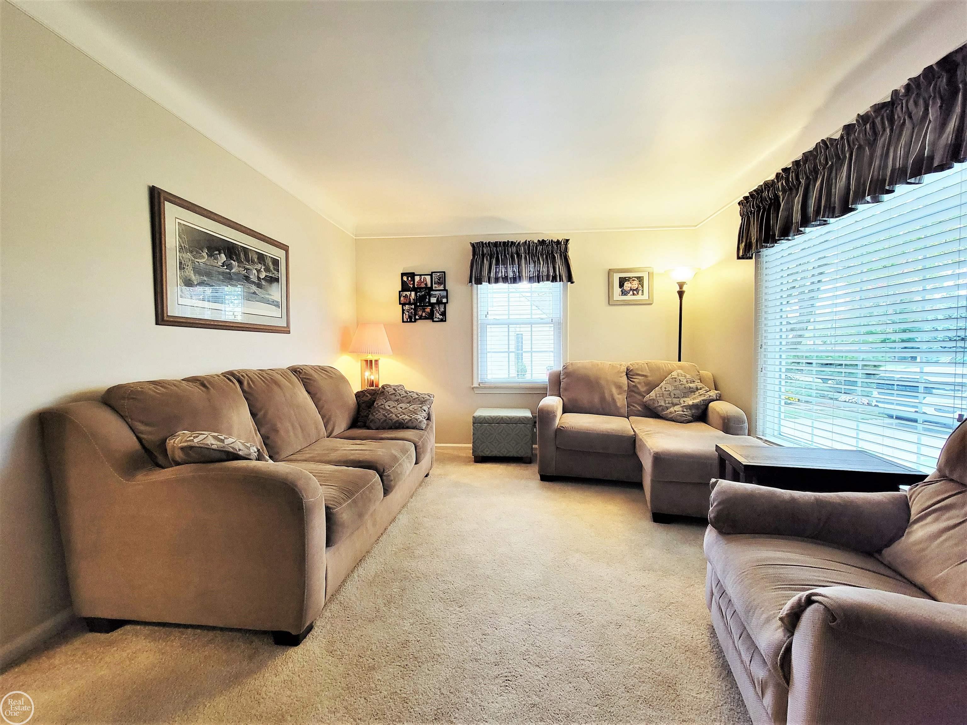 55201 Hayes Road Utica, MI 48315 - Photo 4 of 27 50092751-3.JPG