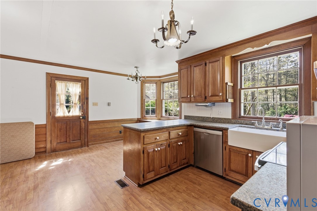 9420 Trails End Road Midlothian, VA 23112 - Photo 10 of 53 Side entrance