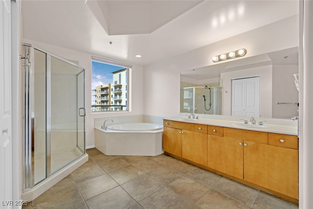 8255 South Las Vegas Boulevard, Unit 1812 Las Vegas, NV 89123 - Photo 28 of 43 Primary ensuite bathroom w/double sinks