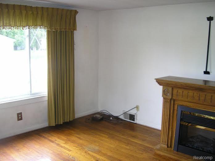 2394 Michigan Road Port Huron, MI 48060 - Photo 5 of 16 4.jpg