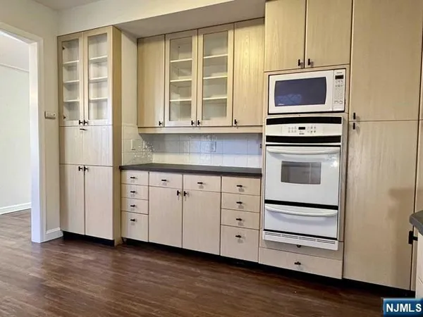 $6,500 | 695 Palisade Avenue, Cliffside Park, NJ 07010