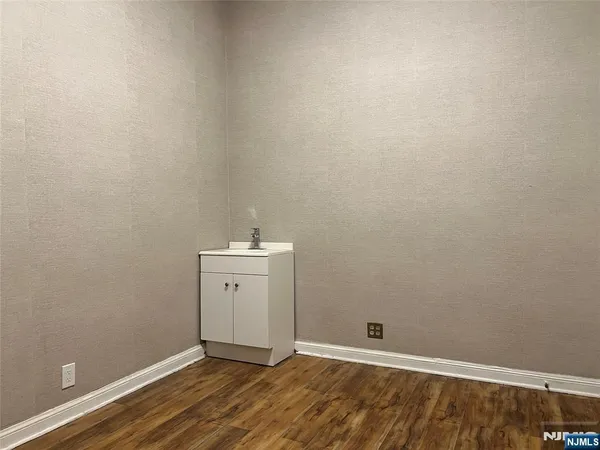$6,500 | 695 Palisade Avenue, Cliffside Park, NJ 07010