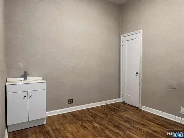 $6,500 | 695 Palisade Avenue, Cliffside Park, NJ 07010
