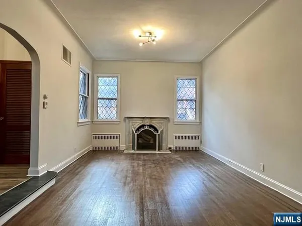 $6,500 | 695 Palisade Avenue, Cliffside Park, NJ 07010