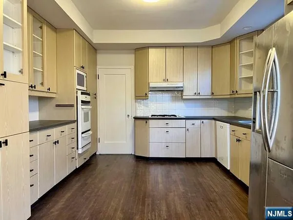 $6,500 | 695 Palisade Avenue, Cliffside Park, NJ 07010