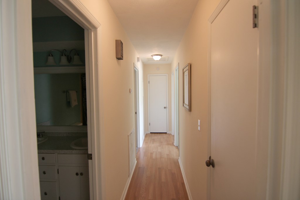 6180 Candlestick Loop Columbus, GA 31909 - Photo 4 of 28 MAIN HALLWAY