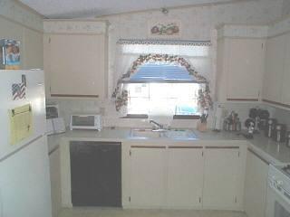 15 Pelican Road Key Largo, FL 33037 - Photo 8 of 10 Kitchen