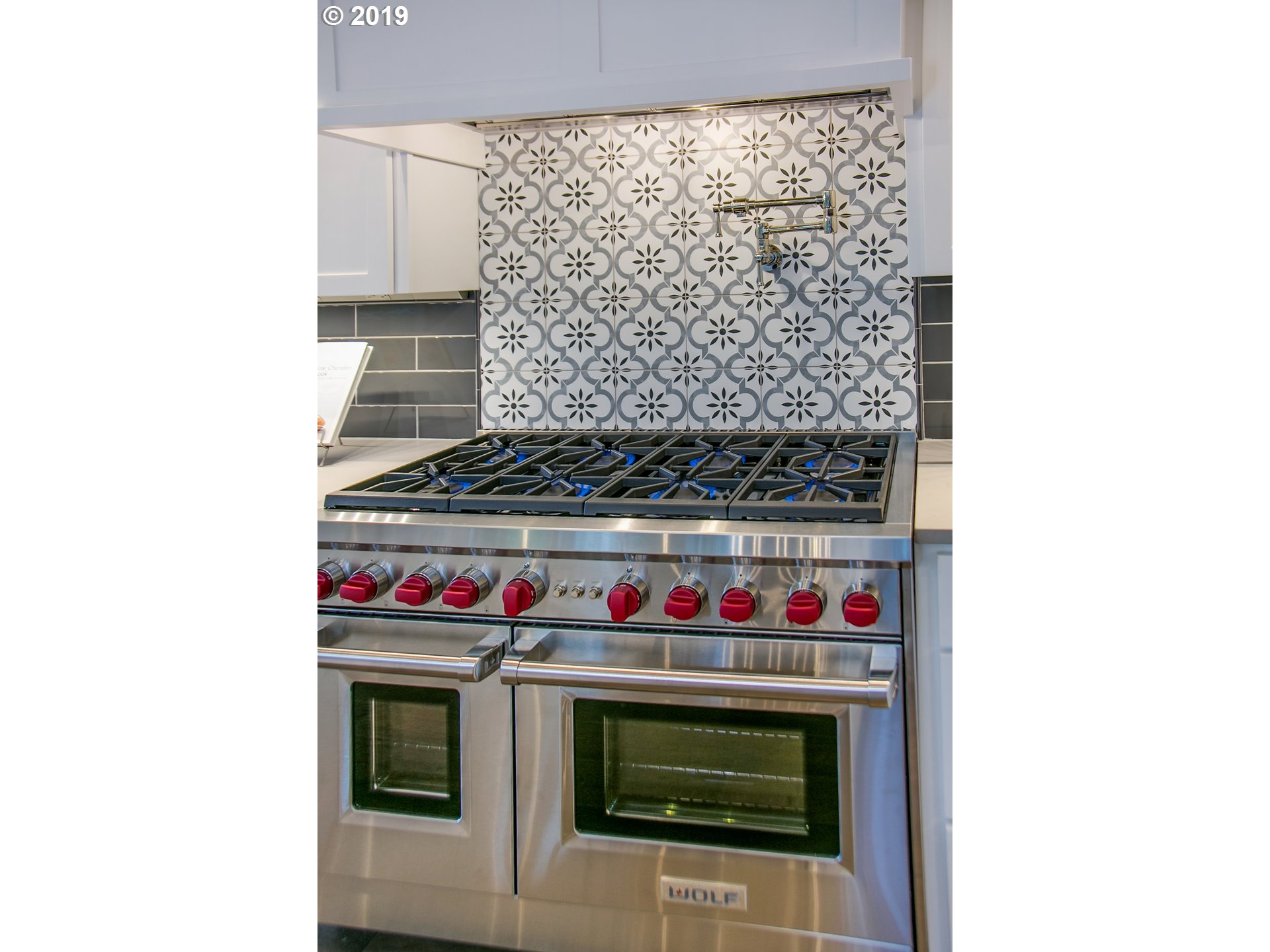 3103 Southwest Collins Court Portland, OR 97219 - Photo 12 of 32 Gallery Image 12