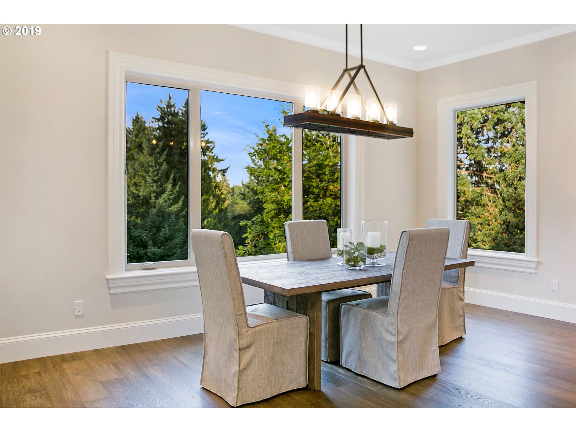 3103 Southwest Collins Court Portland, OR 97219 - Photo 14 of 32 Gallery Image 14