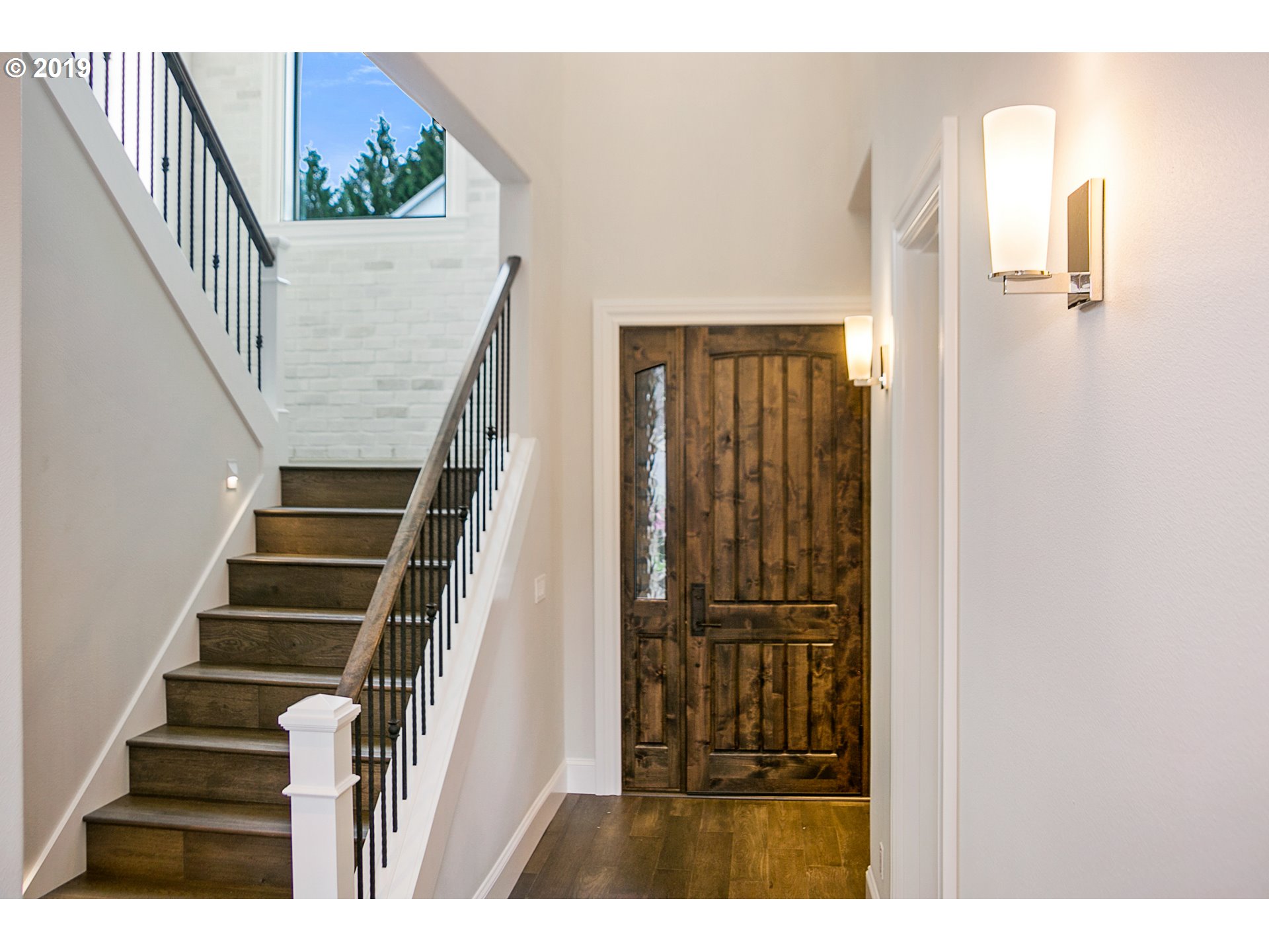 3103 Southwest Collins Court Portland, OR 97219 - Photo 17 of 32 Gallery Image 17
