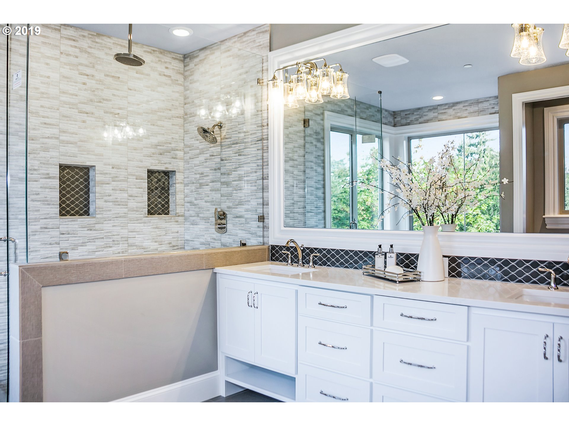 3103 Southwest Collins Court Portland, OR 97219 - Photo 22 of 32 Gallery Image 22