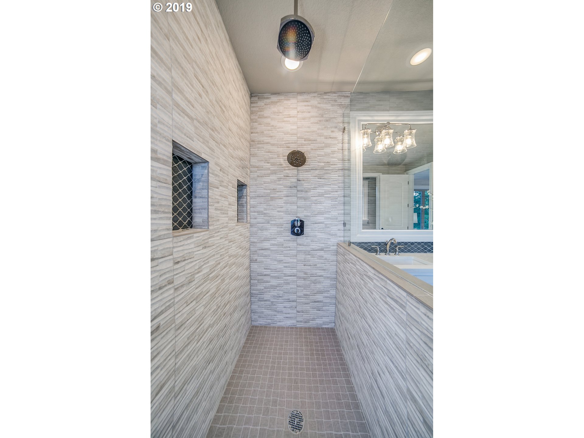 3103 Southwest Collins Court Portland, OR 97219 - Photo 23 of 32 Gallery Image 23