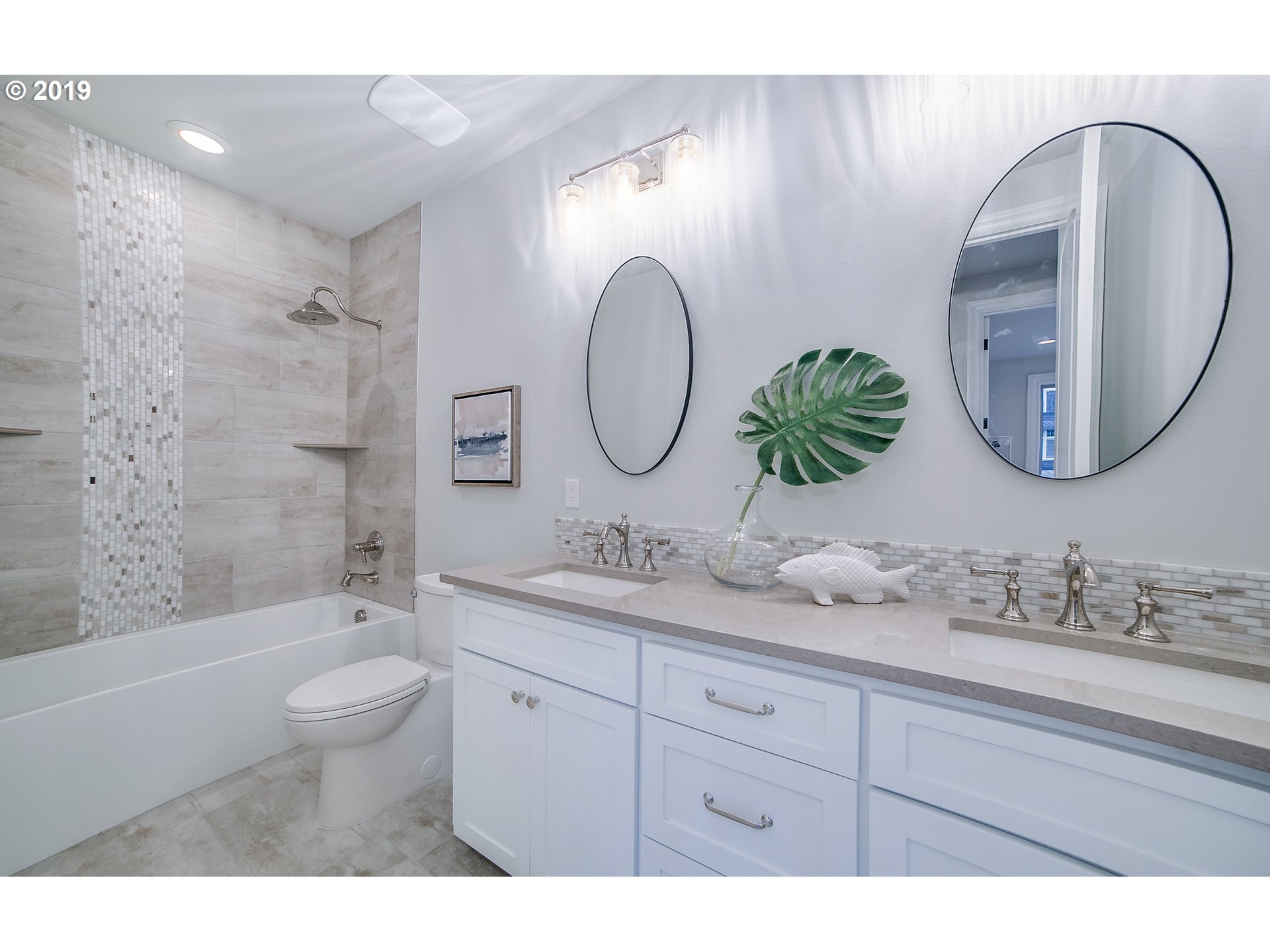 3103 Southwest Collins Court Portland, OR 97219 - Photo 27 of 32 Gallery Image 27