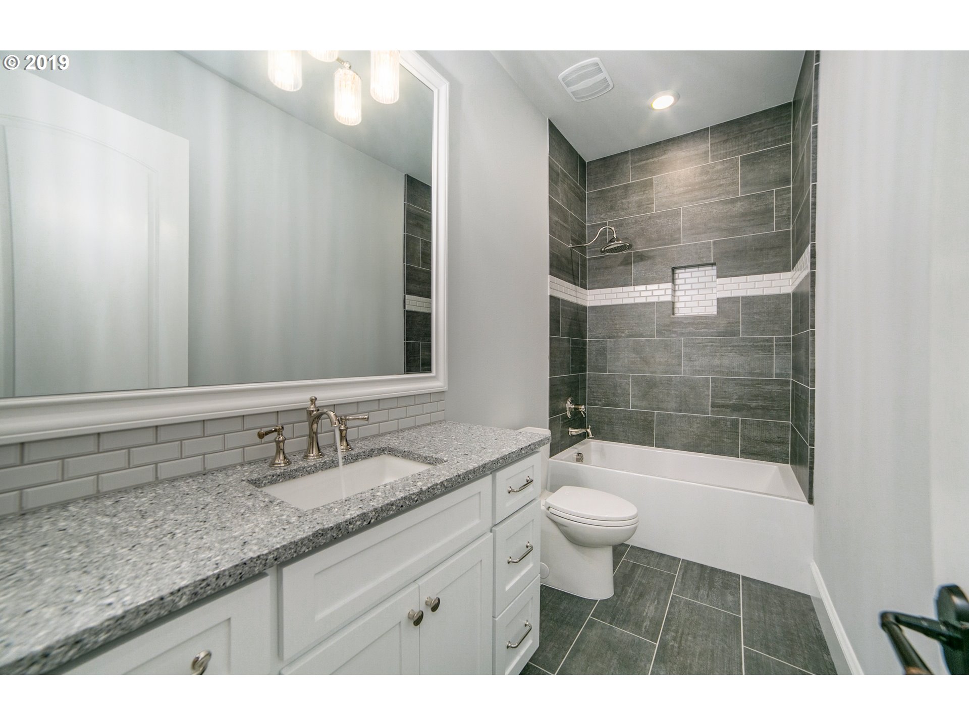 3103 Southwest Collins Court Portland, OR 97219 - Photo 30 of 32 Gallery Image 30