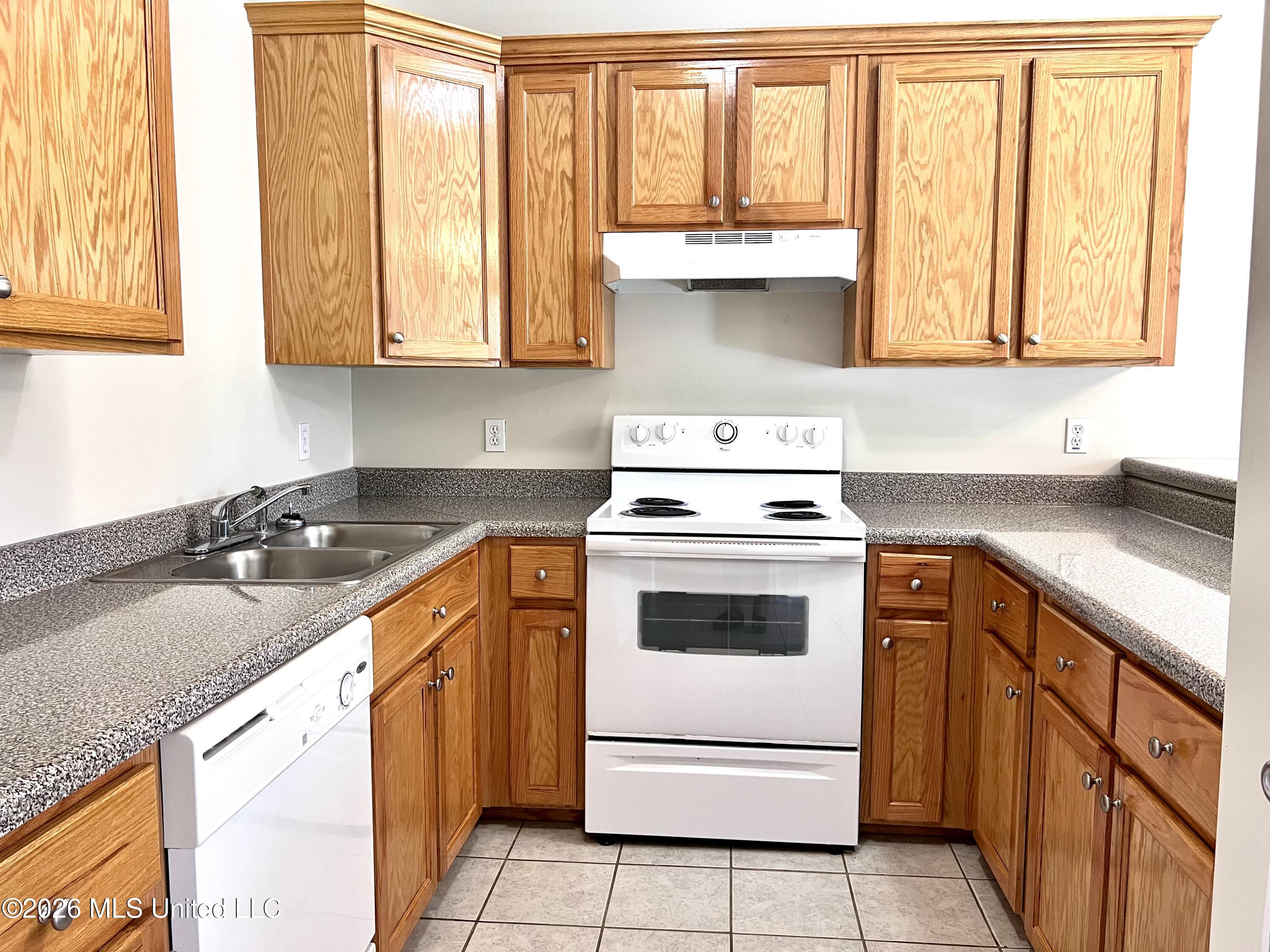 15812 Adam Road, Unit 311 Biloxi, MS 39532 - Photo 15 of 19 IMG_3281