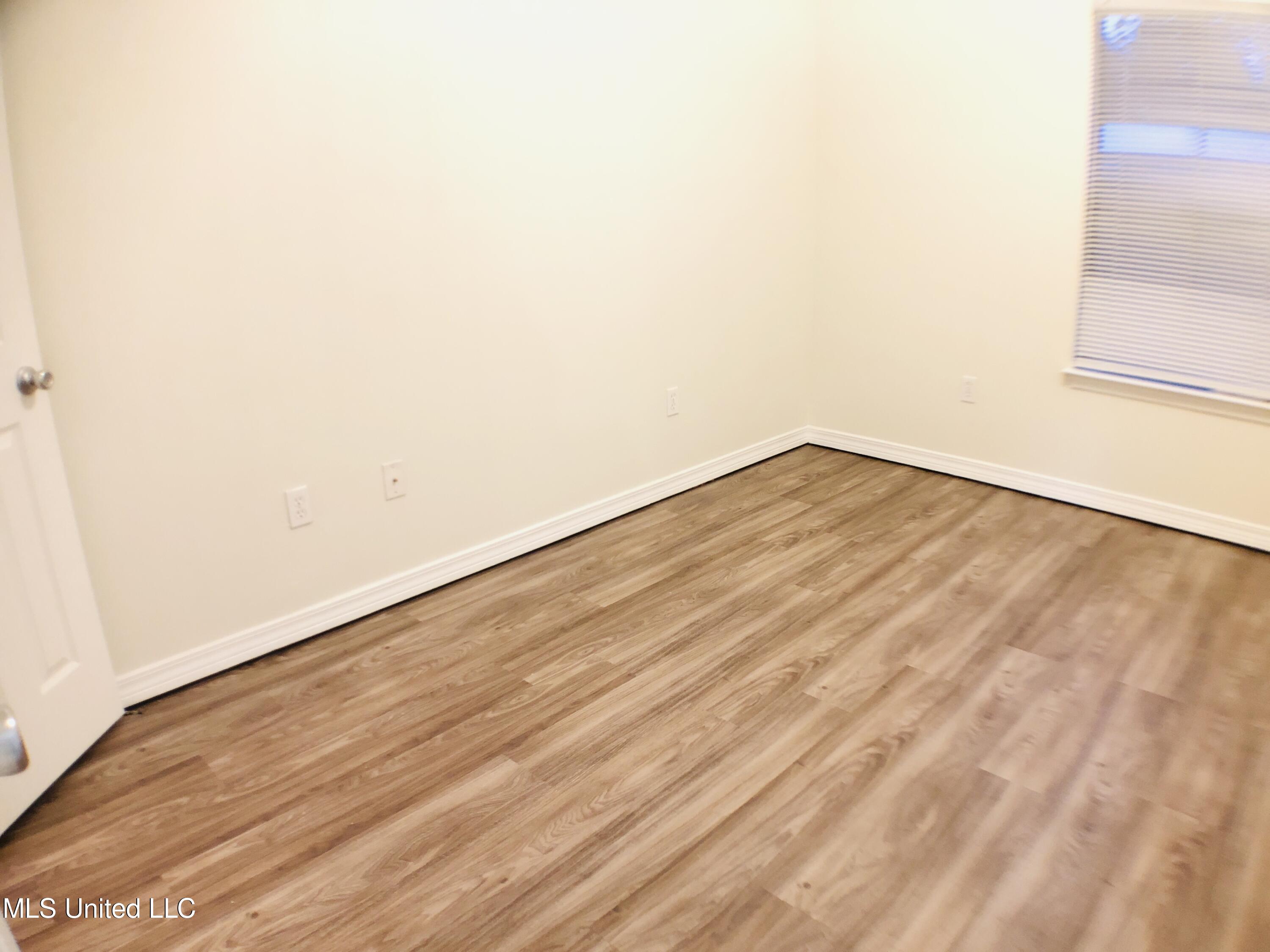 15812 Adam Road, Unit 311 Biloxi, MS 39532 - Photo 5 of 19 DCF408AF-AD19-4546-AB90-808883162751