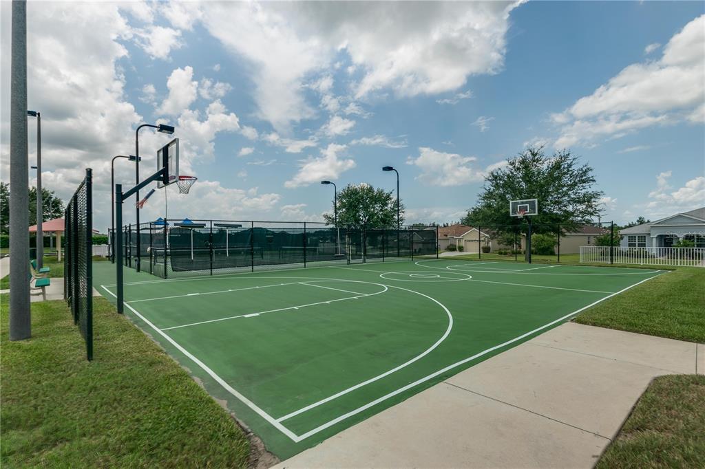 15692 Southwest 11th Court Road Ocala, FL 34473 - Photo 40 of 49 a view of a basketball court