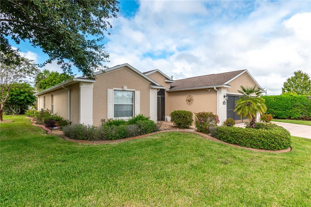 15692 Southwest 11th Court Road Ocala, FL 34473 - Photo 4 of 49 a front view of a house with garden