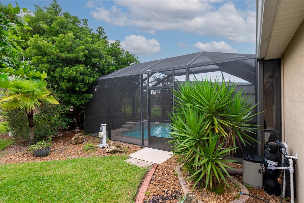 15692 Southwest 11th Court Road Ocala, FL 34473 - Photo 9 of 49 a backyard with table and chairs and potted plants