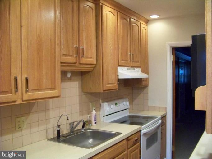 728 Hopewell Road Rising Sun, MD 21911 - Photo 3 of 11 42" Cabinets and Recessed Lighting