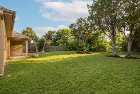 a view of a house with a backyard