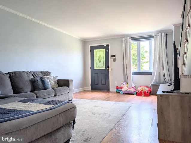 $2,100 | 320 Spruce Street, Glenolden, PA 19036