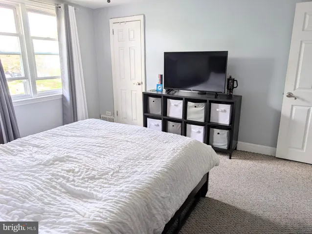 $2,100 | 320 Spruce Street, Glenolden, PA 19036