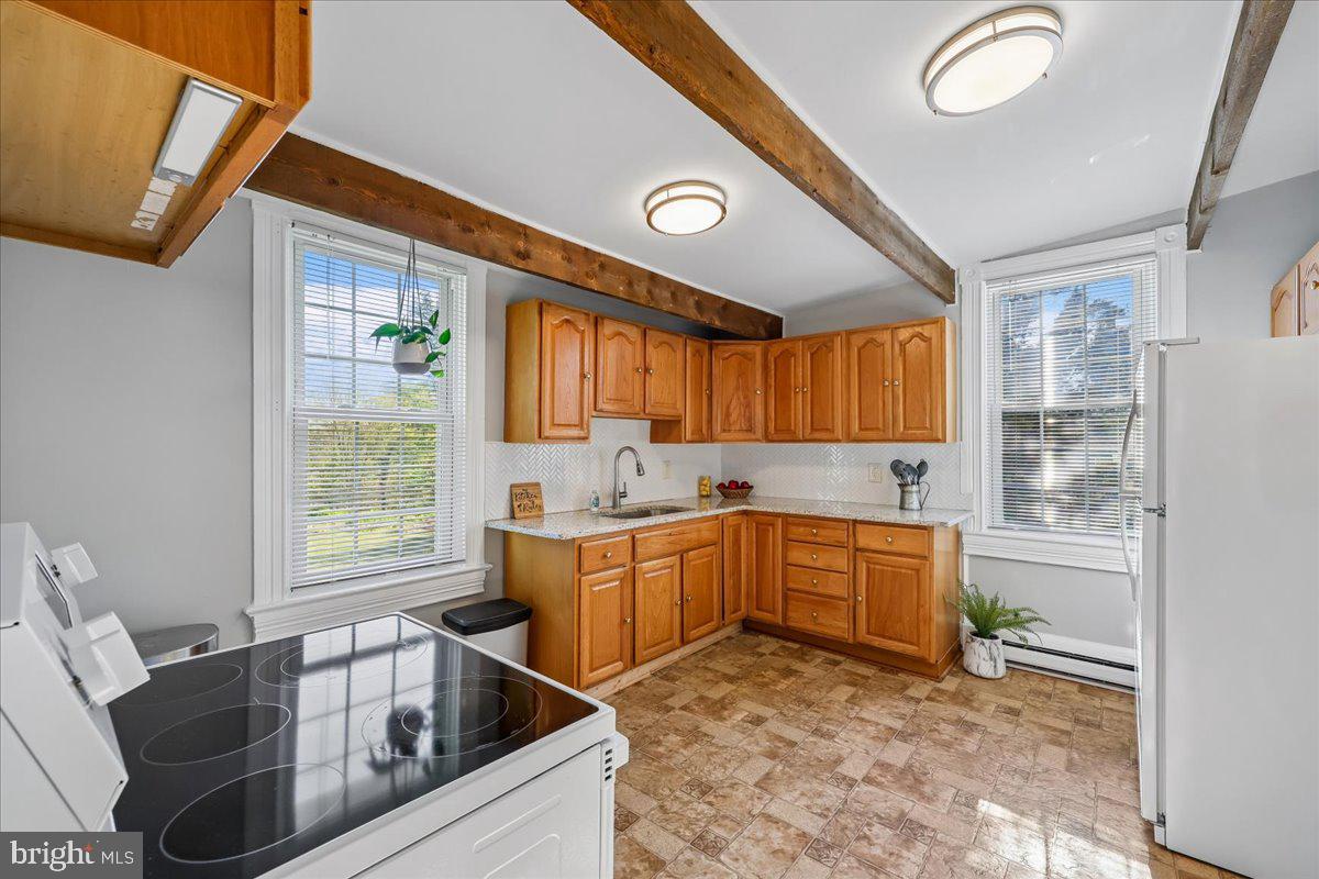 22165 Big Woods Road Dickerson, MD 20842 - Photo 4 of 28 Kitchen