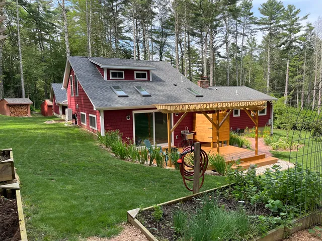 a view of a house with backyard