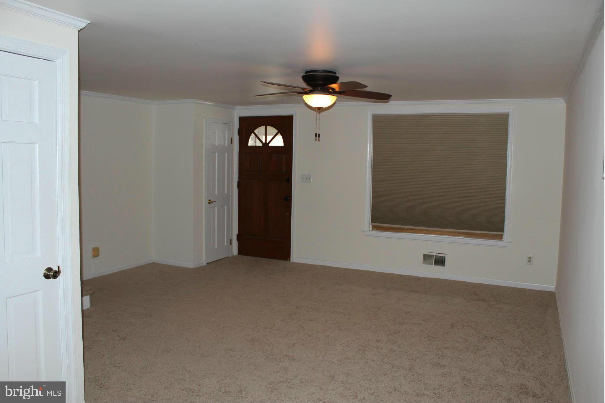 7363 Edsworth Road Dundalk, MD 21222 - Photo 5 of 13 Living Room