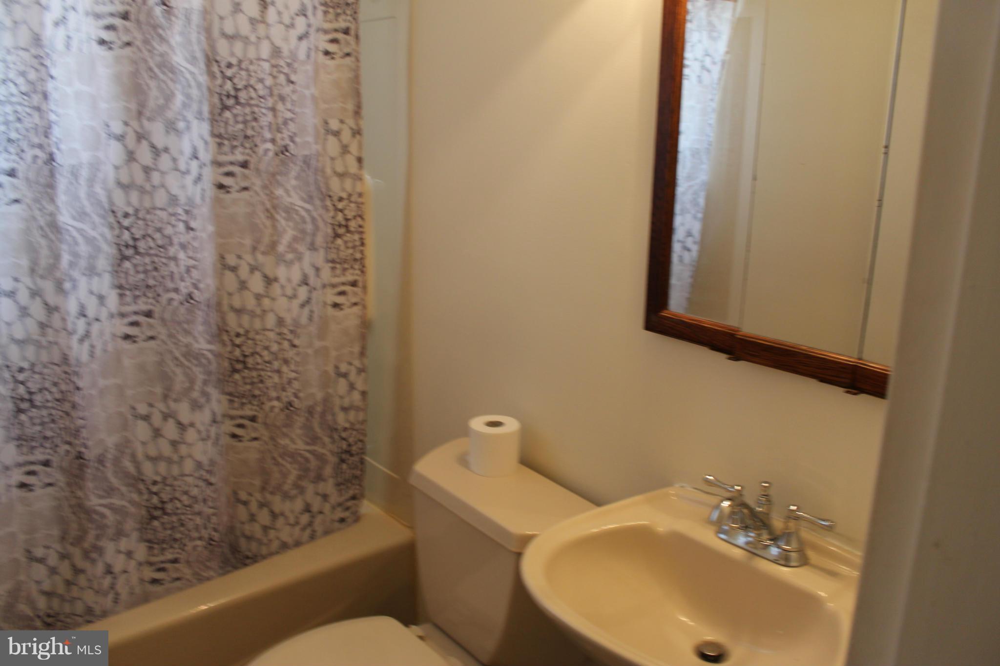 7363 Edsworth Road Dundalk, MD 21222 - Photo 9 of 13 Bath