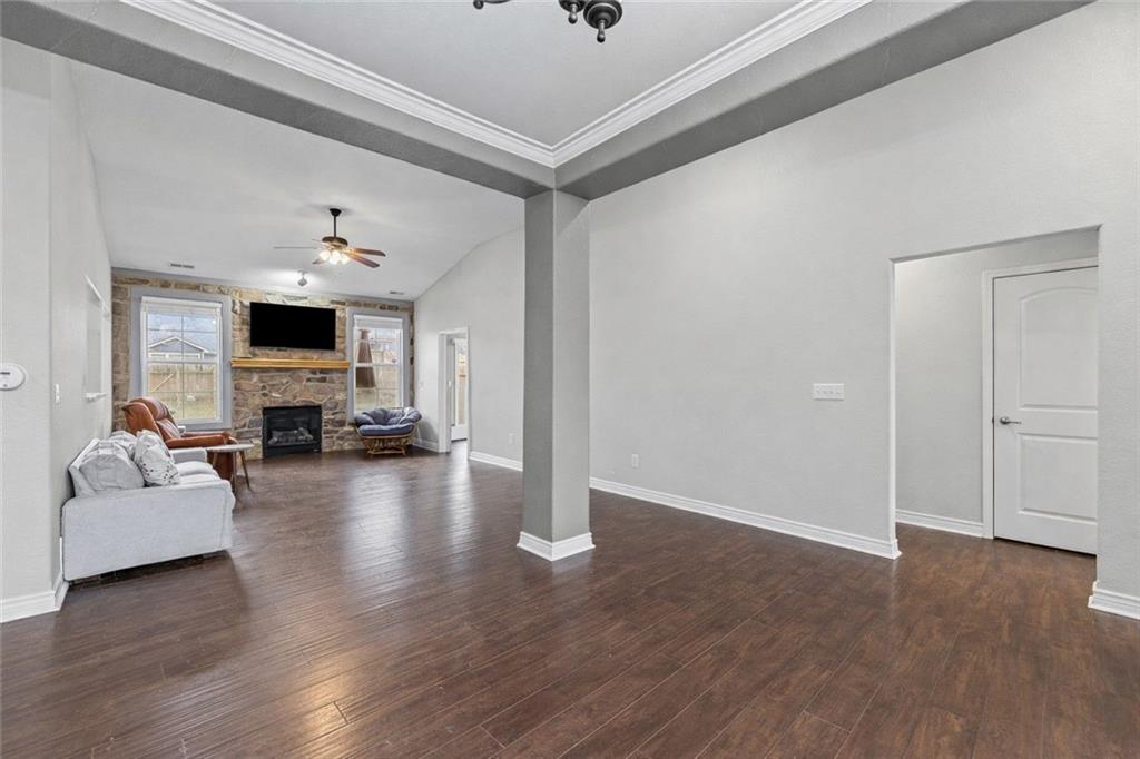 5237 Carson Drive Lawrence, KS 66049 - Photo 4 of 20