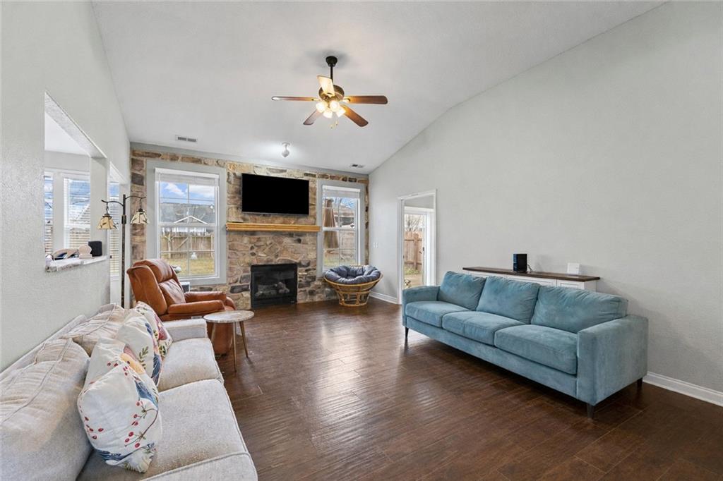 5237 Carson Drive Lawrence, KS 66049 - Photo 6 of 20