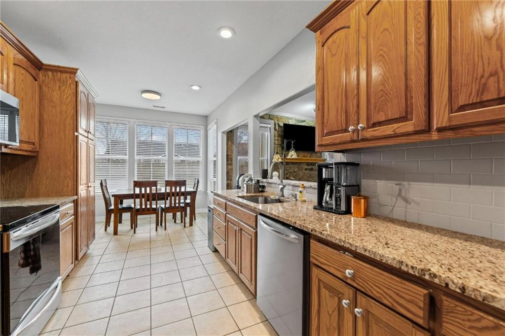 5237 Carson Drive Lawrence, KS 66049 - Photo 9 of 20