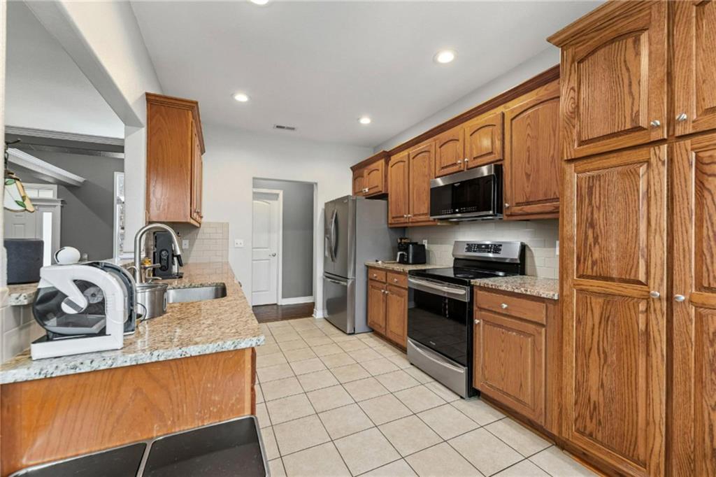 5237 Carson Drive Lawrence, KS 66049 - Photo 10 of 20