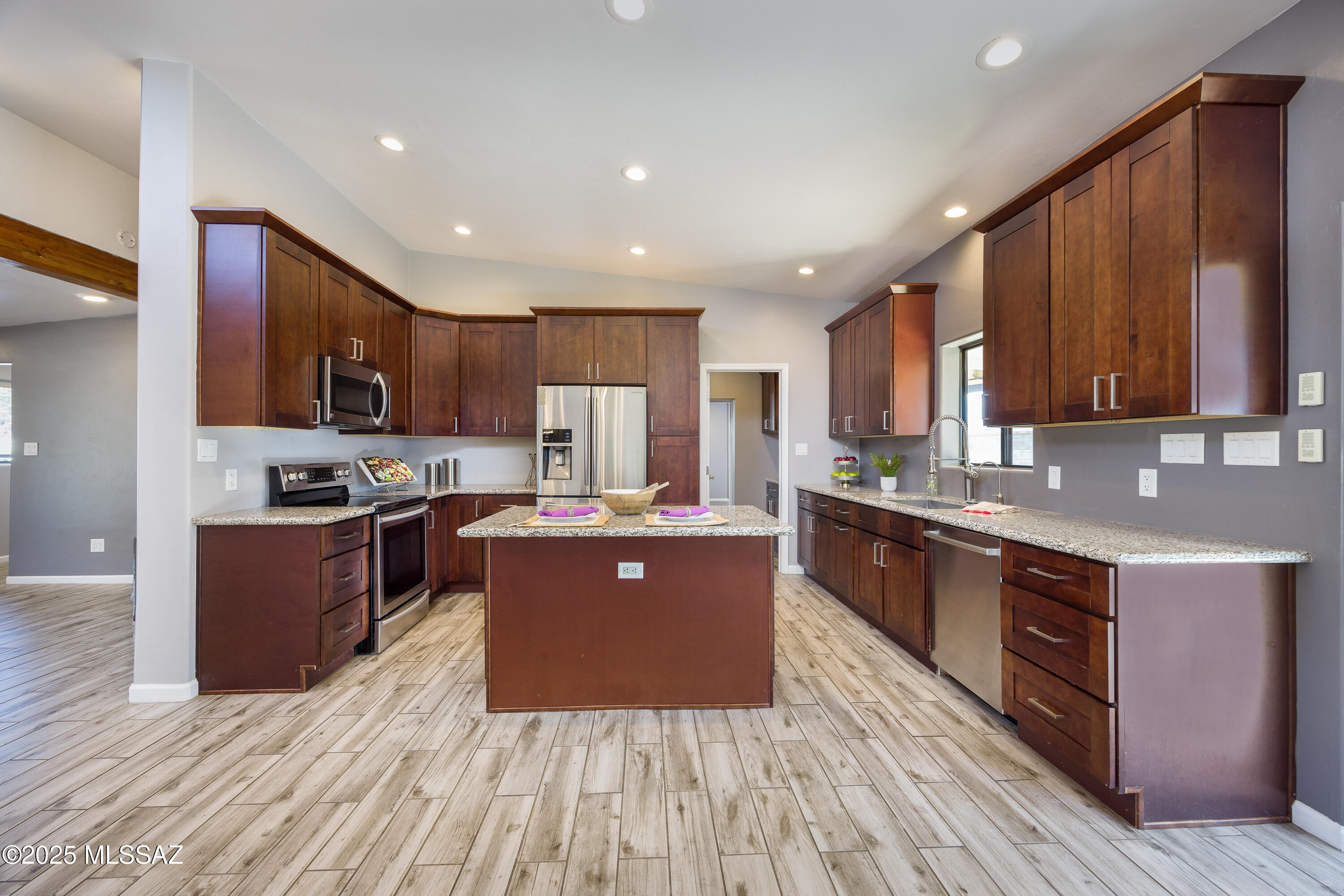 5642 East Spring Street Tucson, AZ 85712 - Photo 4 of 28