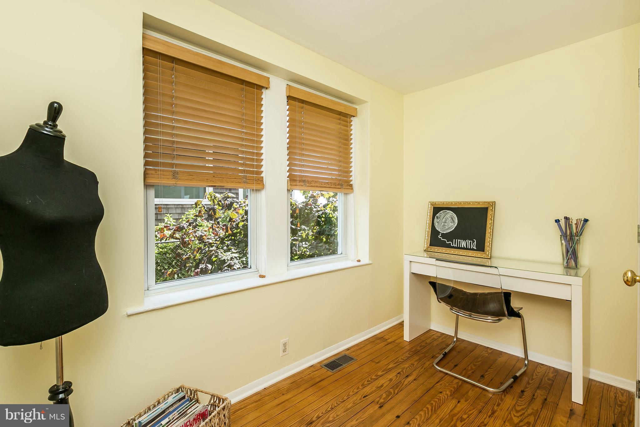 2507 Barrison Point Road Baltimore, MD 21221 - Photo 14 of 30 Main Level Rm, perfect for office or mud room