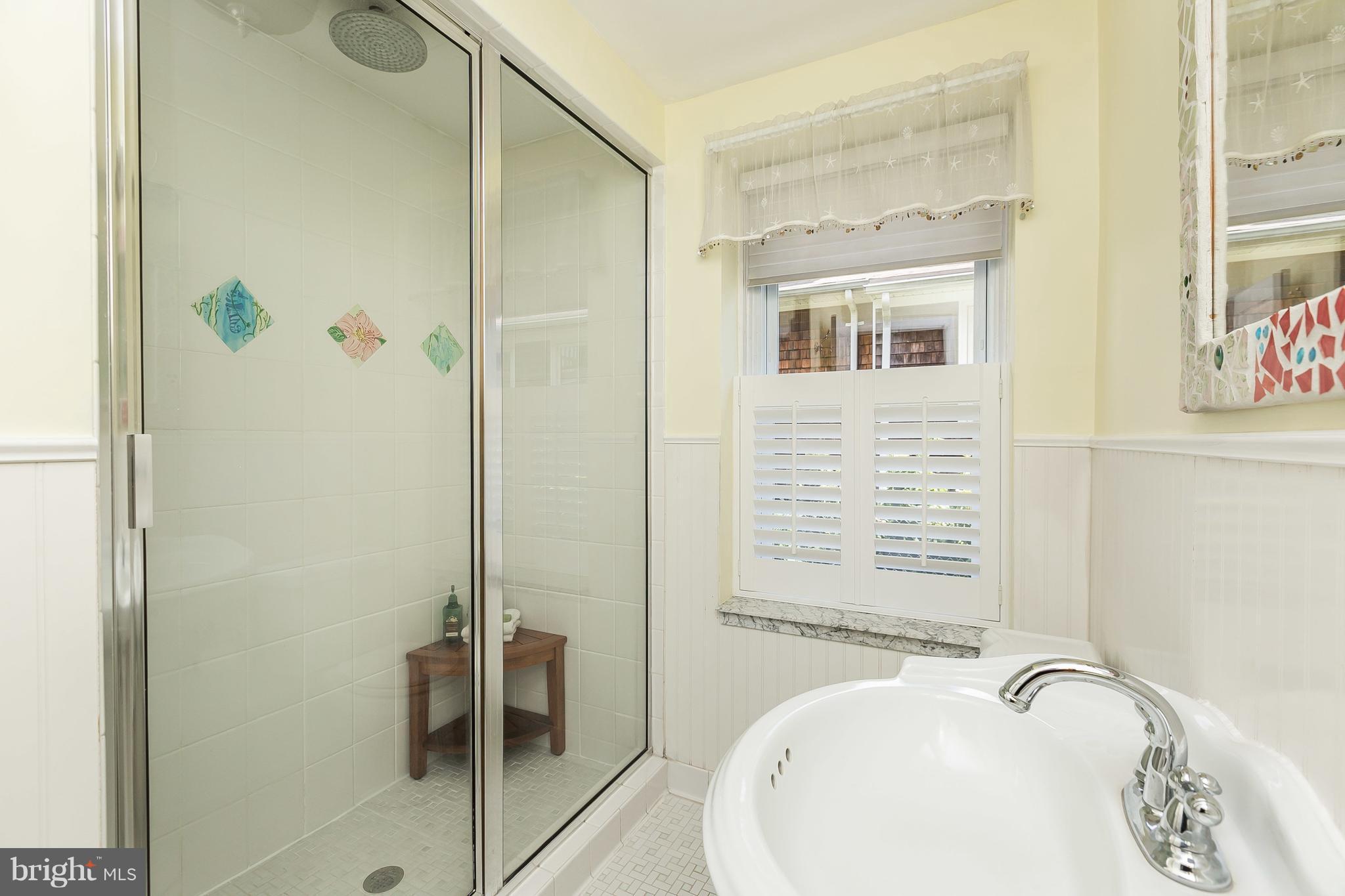 2507 Barrison Point Road Baltimore, MD 21221 - Photo 15 of 30 Main Level Full Bath with Steam Shower