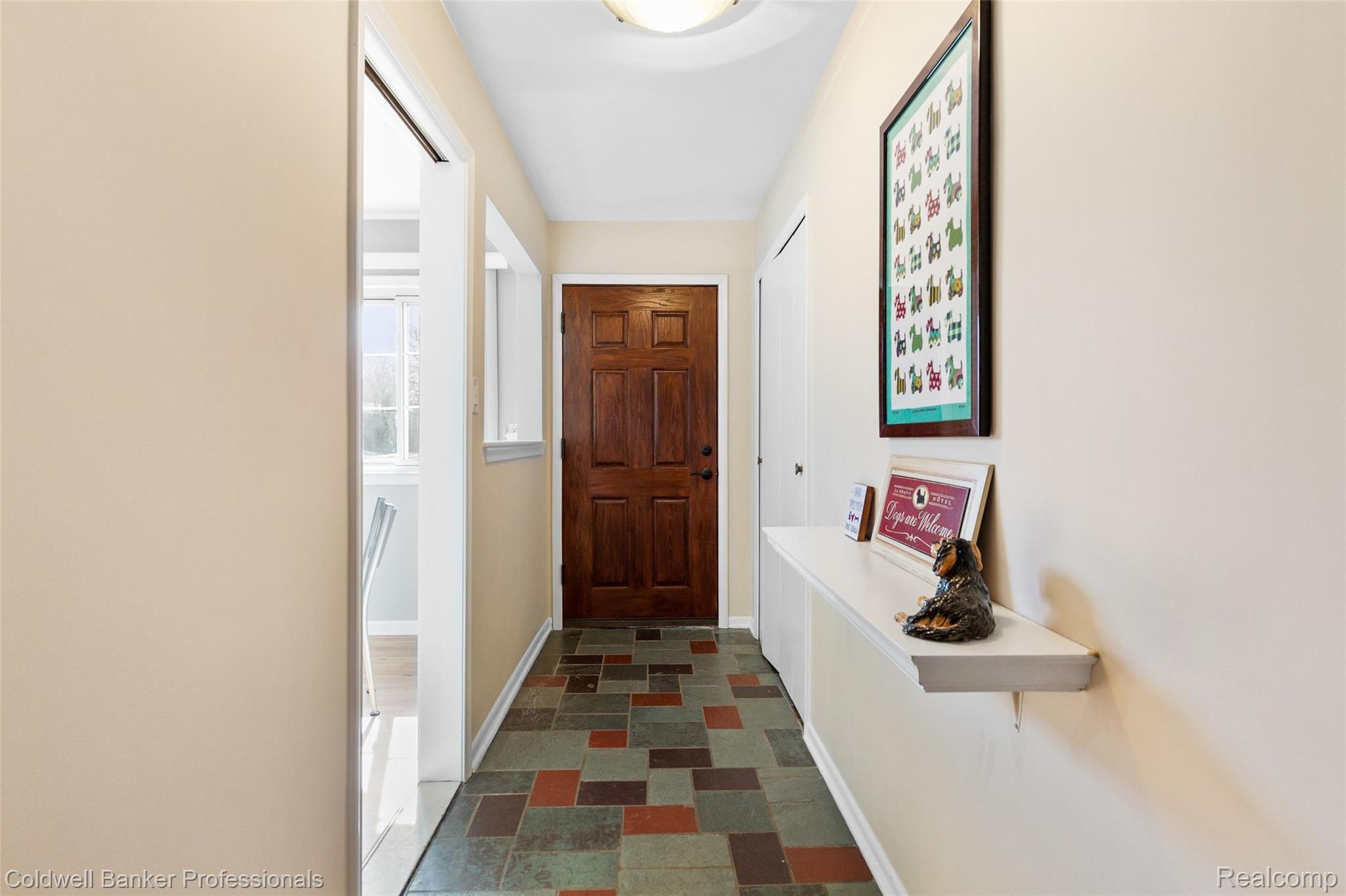951 North Reading Road Bloomfield Hills, MI 48304 - Photo 6 of 29 Entry.jpg