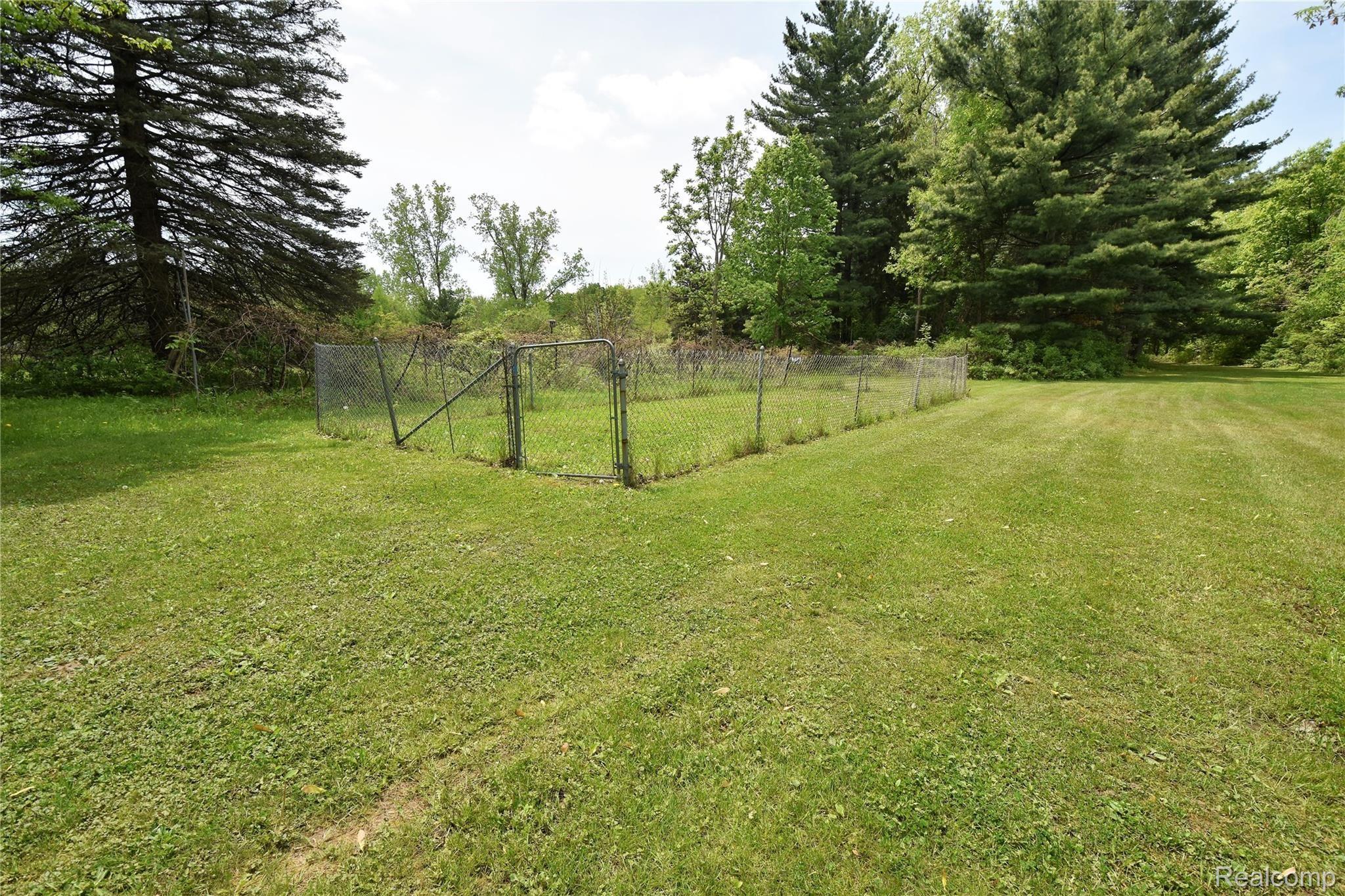 7110 Fenton Road Grand Blanc, MI 48439 - Photo 10 of 28 DSC_9237.JPG